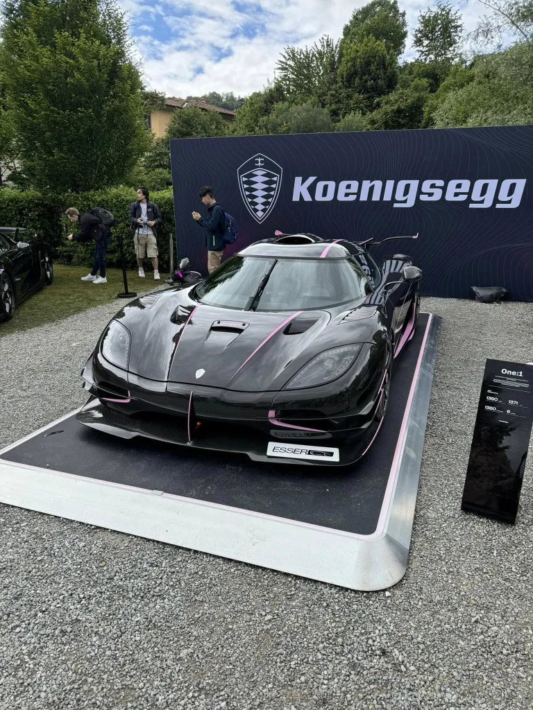 Larusmiani invita a Satine a Fuoriconcorso en el lago de Como