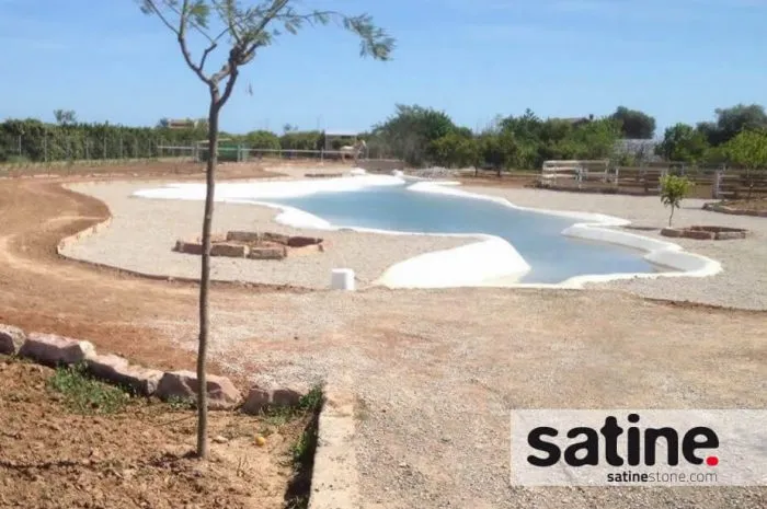 Zwembaden van microcement Satine met zandeffect