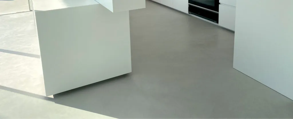 Woning- en zandzwembadproject met microcement Satine in Borriana, Spanje