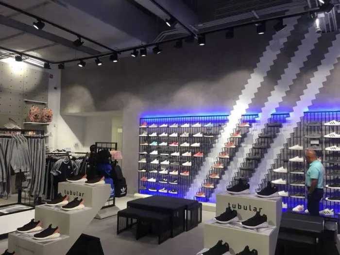 Adidas в Galerías Atizapán от E.AM Satine, Мехико