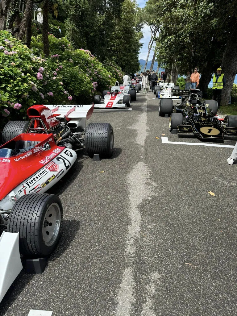 Larusmiani invita a Satine a Fuoriconcorso en el lago de Como