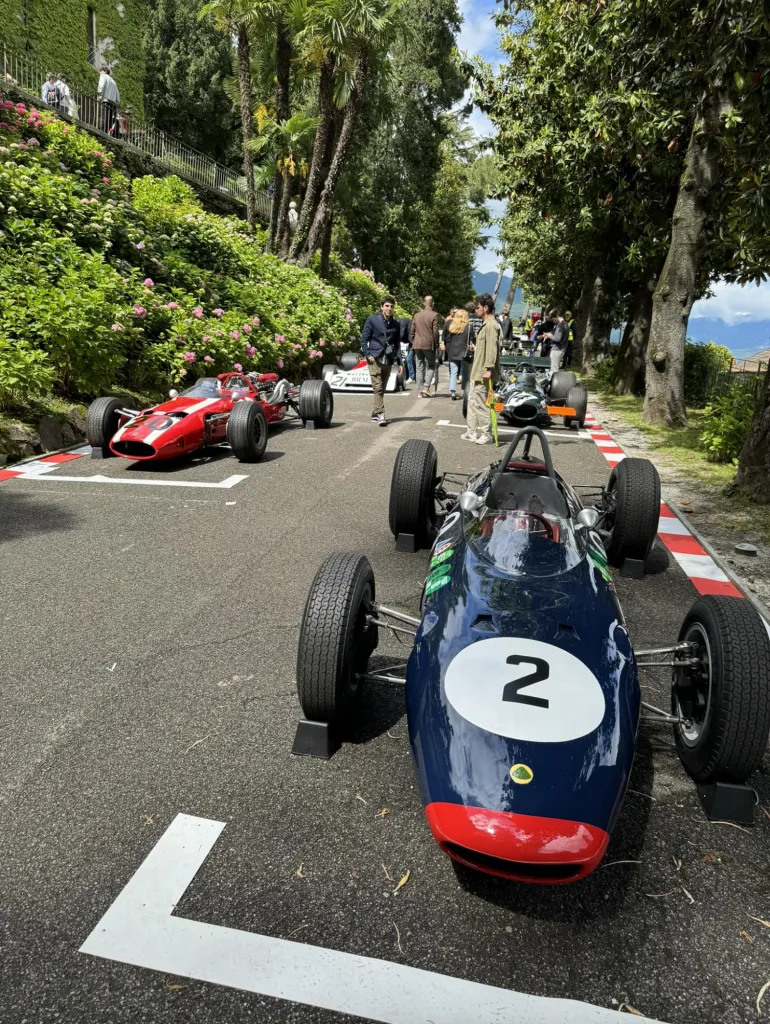 Larusmiani invita a Satine a Fuoriconcorso en el lago de Como
