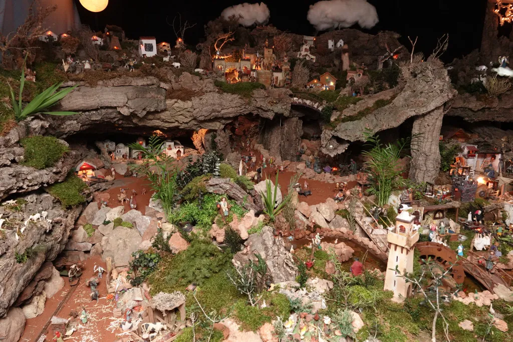 Santa Claus's House returns to Burriana, expanding its layout fourfold and featuring outdoor animations.