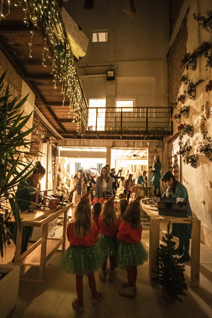 La Casa de Papá Noel y Satine iluminan la Navidad en Burriana