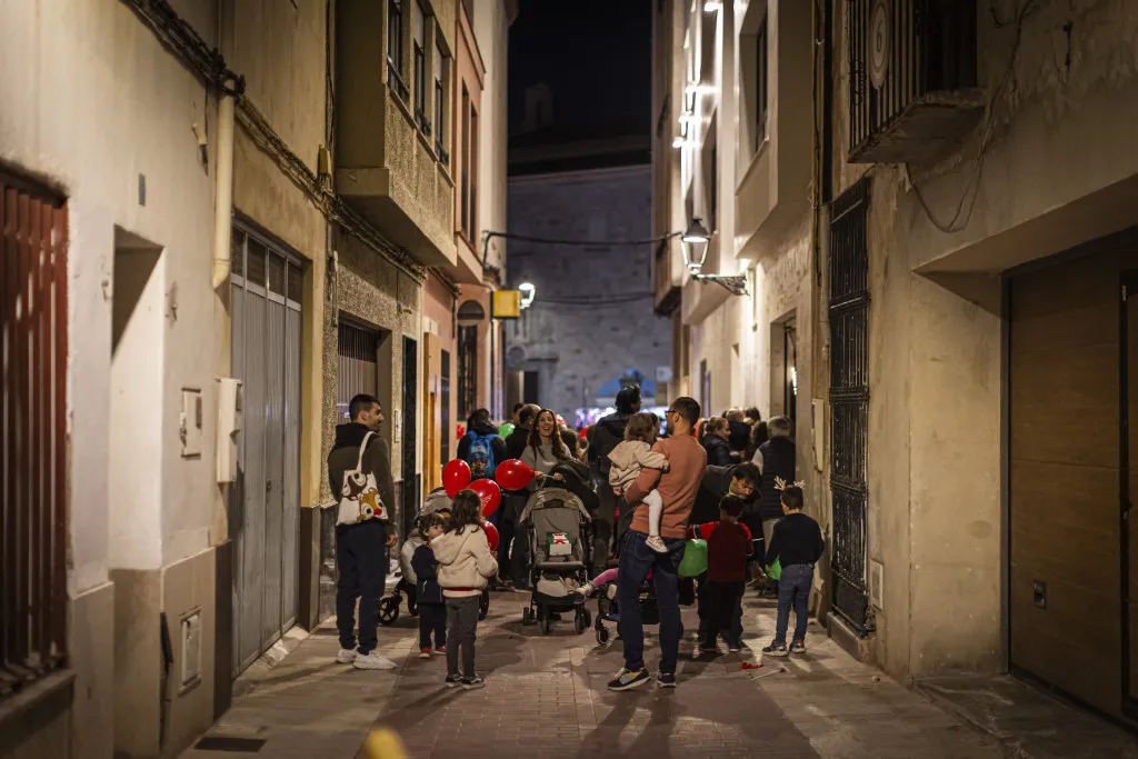 La Casa de Papá Noel y Satine iluminan la Navidad en Burriana