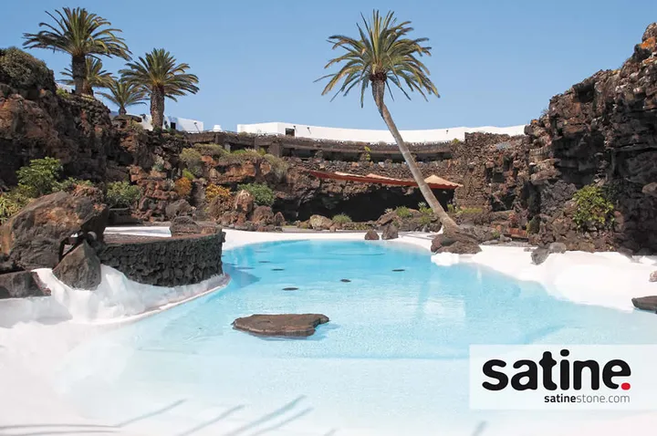 Piscinas de microcimento Satine com efeito areia