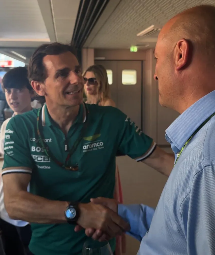 Aston Martin îl invită pe Satine la Formula 1