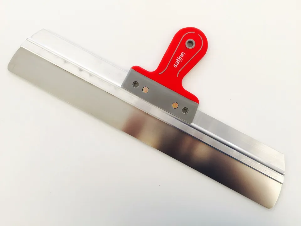 Spatulă lată cu mâner roșu